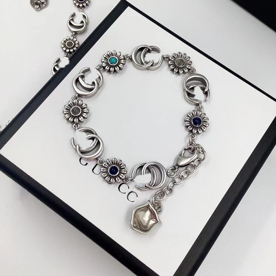 Luxury Jewelry Designer Bracelet Elegant Gold and Silver Daisy and Tiger Head Bracelet Fashion men Women's Letter Pendant Bracelets