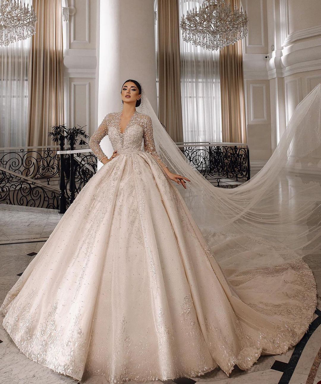 Elegant V Neck Wedding Dresses Ball Gown Luxurious Beading Lace Full Sleeve Dresses vestidos de novia Custom Made