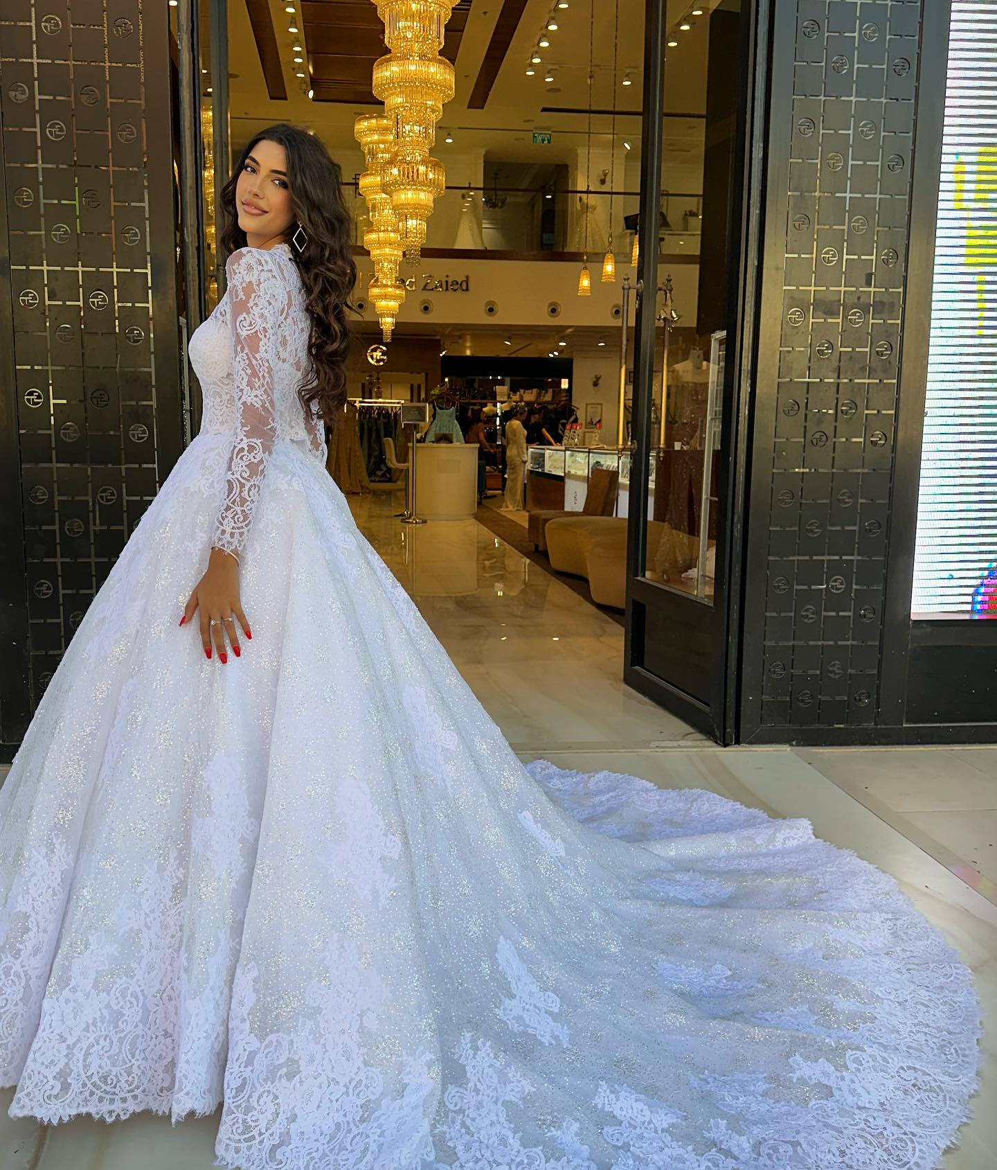 White A e Dresses for bride V Neck Lace Long Sleeves Wedding Dress Beads Skirt designer bridal gowns