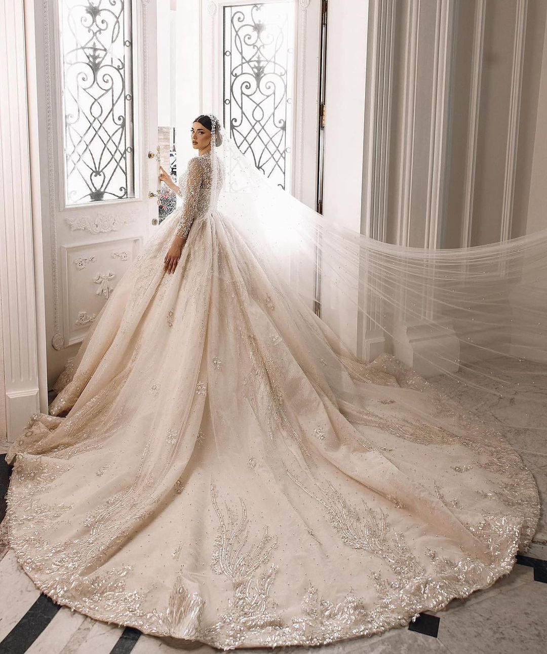 Elegant V Neck Wedding Dresses Ball Gown Luxurious Beading Lace Full Sleeve Dresses vestidos de novia Custom Made