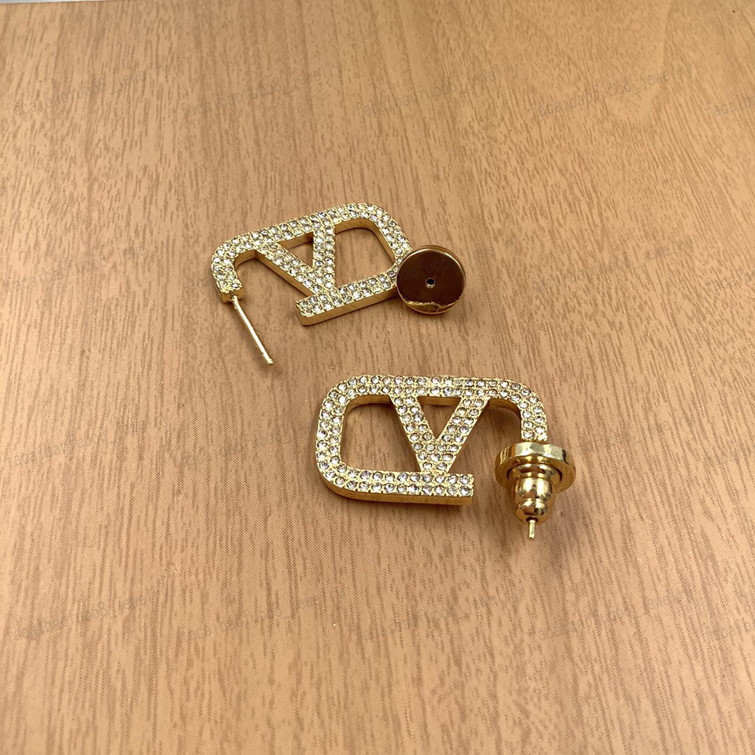 Designer jewelry Gold earrings, inset glitter Zircon and Alphabet Fashion luxury women's earrings, weddings, banquets, parties, high quality gifts