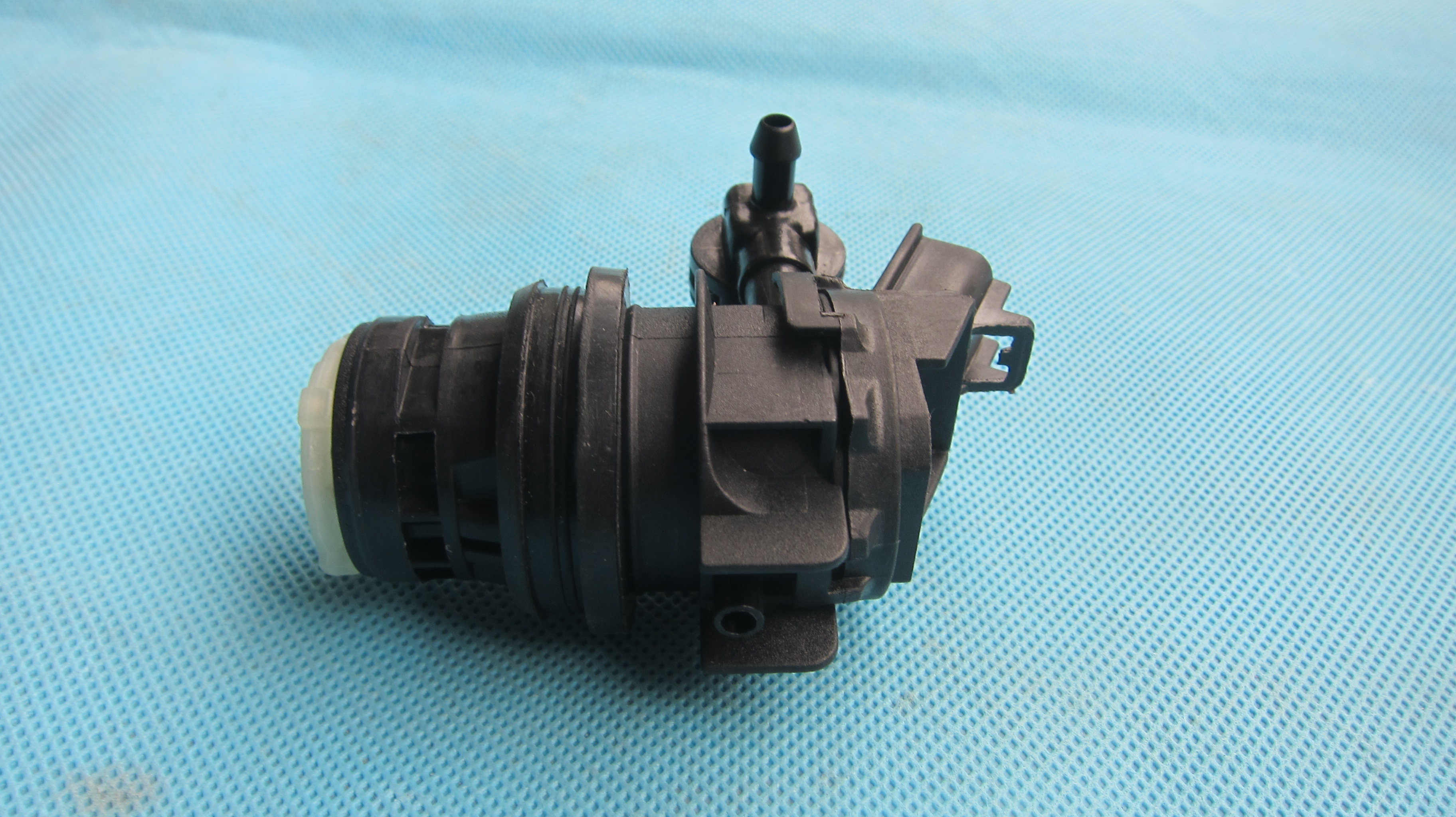washer tank pump windshield water spray motor for MAZDA CX5 CX4 MAZDA 5 BBP1-67-482