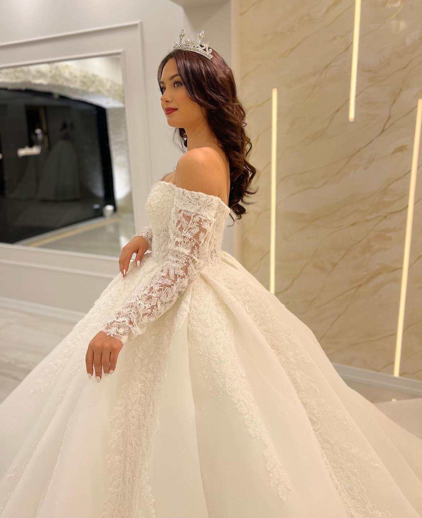 Saudi Arabic Ball Gown Dresses Off Shoulder Long Sleeves Beading Lace Wedding Dress Sweep Train Bridal Gowns 0515