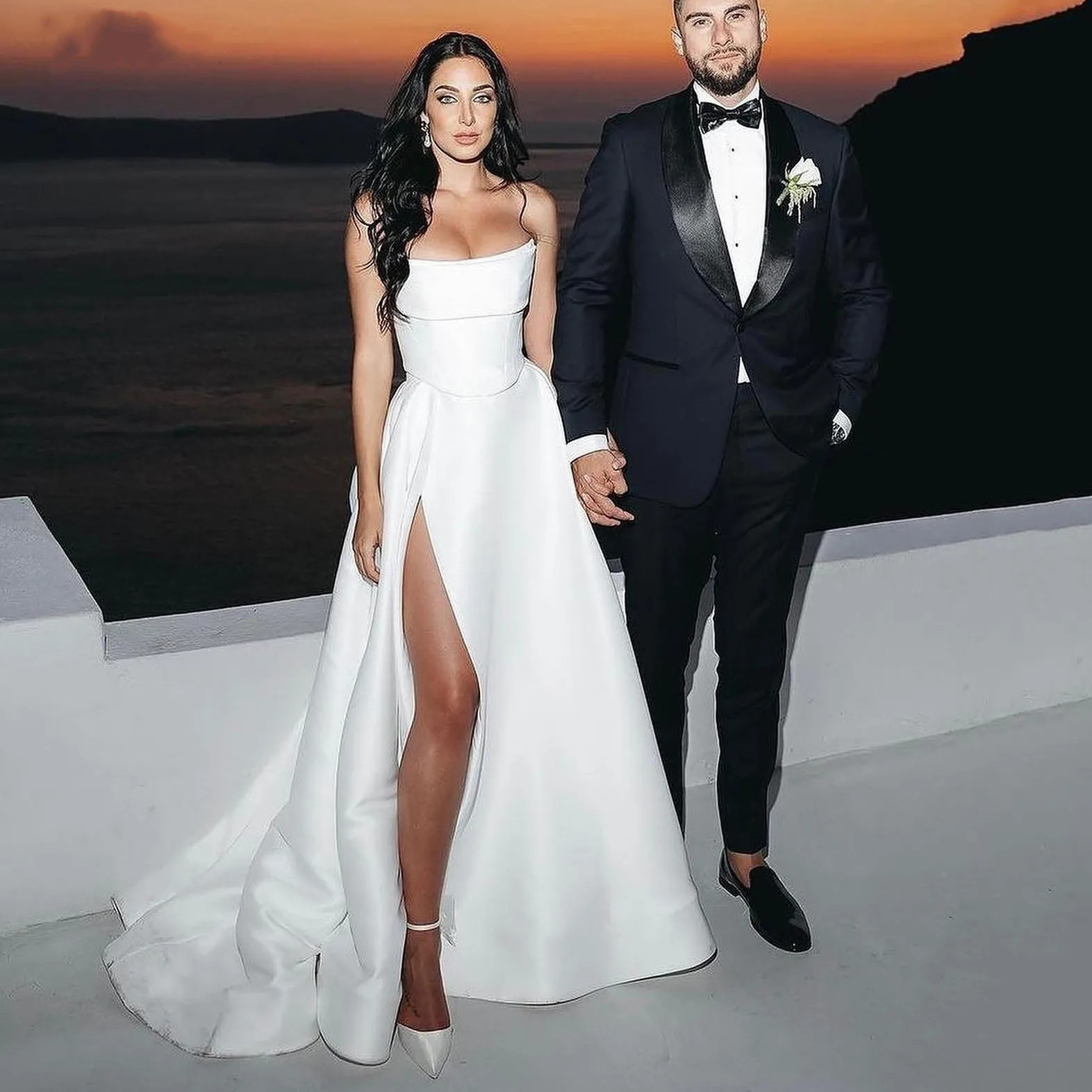 Modest Plus Size Wedding Dresses Beach Wedding Chiffon A Line Floor Length Spaghetti Straps Lace up Back Simple Elegant Boho Bridal Gowns mcb