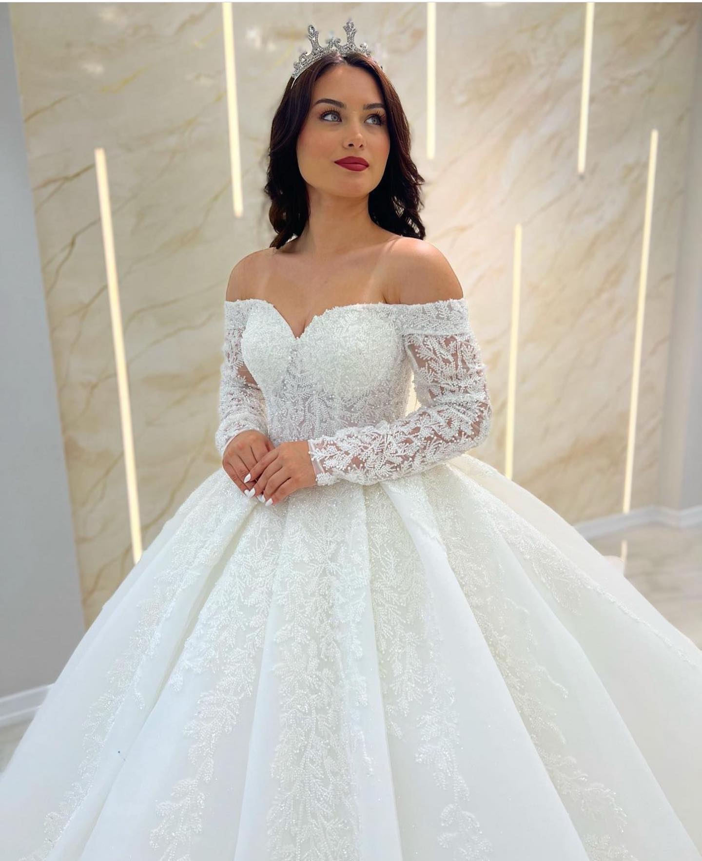 Saudi Arabic Ball Gown Dresses Off Shoulder Long Sleeves Beading Lace Wedding Dress Sweep Train Bridal Gowns 0515