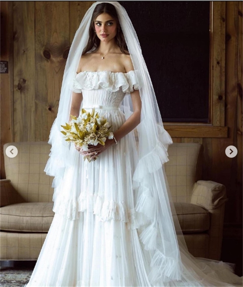 Vintage Bohemian Wedding Dresses Off The Shoulder A Line Long Tulle Bridal Gowns Bateau Neck Ruffles Boho Bride Dress
