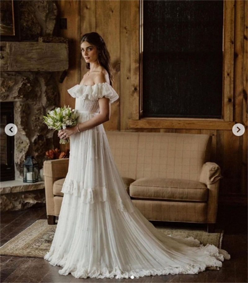 Vintage Bohemian Wedding Dresses Off The Shoulder A Line Long Tulle Bridal Gowns Bateau Neck Ruffles Boho Bride Dress