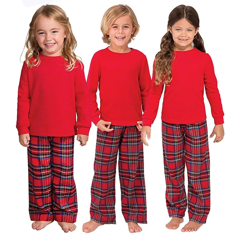 Jackets Family Christmas Pajamas Set Mom and Daughter Matching Clothes Red T-shirt Tops Plaid Pants Dad Kids Baby Family Look Outfits 231009