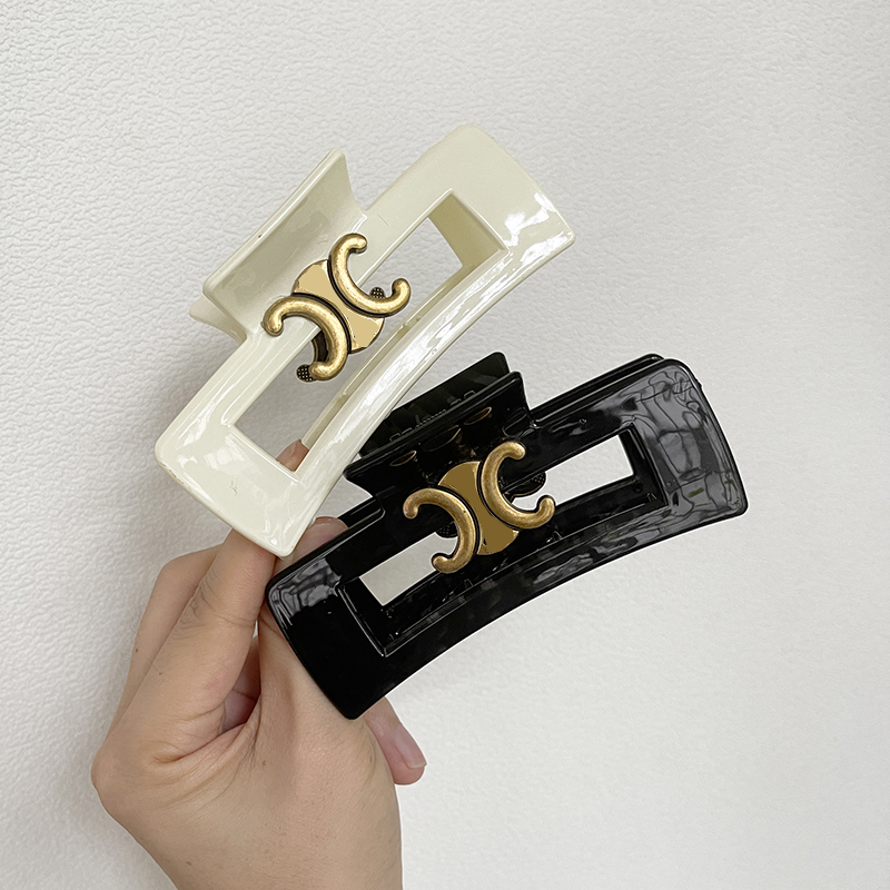 Hair Clips Barrettes Luxury Barrettes Designer Womens Girls Letter Hair Clips Hairpin High-end Brand Classic Versatile Leisure Hairclips Solid Hairclaw Wholesale