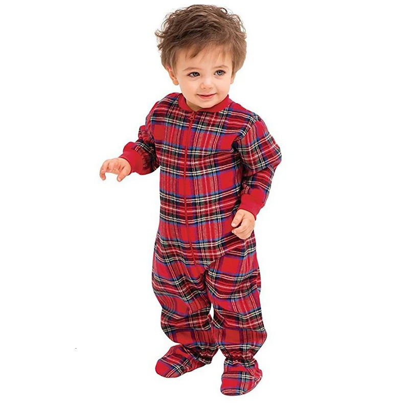 Jackets Family Christmas Pajamas Set Mom and Daughter Matching Clothes Red T-shirt Tops Plaid Pants Dad Kids Baby Family Look Outfits 231009