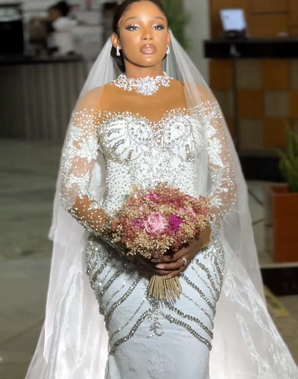2023 Oct Arabic Aso Ebi Plus Size Lace Mermaid White Wedding Dress Beaded Crystals Vintage Bridal Gowns Dresses ZJR04