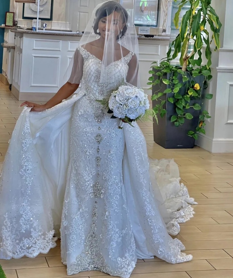 2024 Elegant Mermaid Wedding Dress Detachable Train V-Neck Long Sleeves Heavy Handwork Flowers Crystal Beads Sequins Bride Gowns Vestidos De Novia