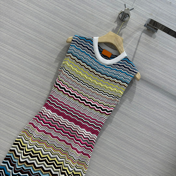 928 2023 Milan Style Runway Dress Autumn Crew Neck Sleeveless Mid Calf Brand Same Style Empire Womens Dress Fashion Huang