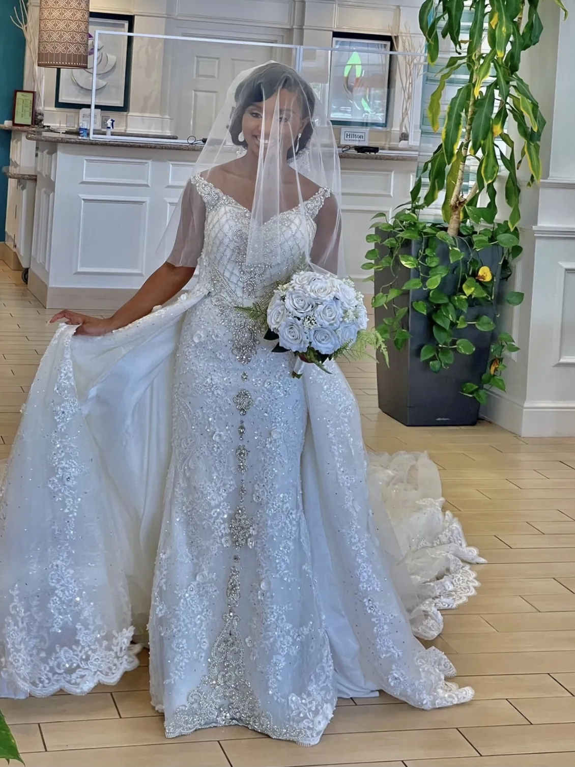 2024 Elegant Mermaid Wedding Dress Detachable Train V-Neck Long Sleeves Heavy Handwork Flowers Crystal Beads Sequins Bride Gowns Vestidos De Novia