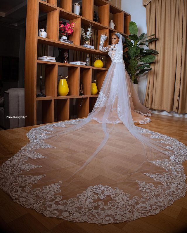 2023 Gorgeous 3M Wedding Veils With Lace Applique Edge Long Cathedral Length Veils One Layer Tulle Custom Made Bridal Veil