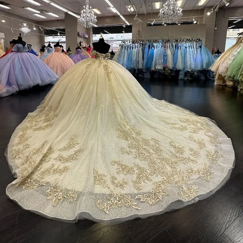 2023 Gold Quinceanera Dresses Sequins Beaded Lace Applique Off the Shoulder Straps Corset Back Tulle Custom Sweet 15 16 Princess Pageant Ball Gown ves