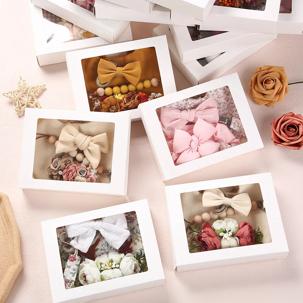 Gift Sets 4Pcs/Set Flower Print Baby Bib Headband Elastic Nylon Hair Band Food Grade Silicone Beads Pacifier Clip Chain Christmas Gift Box 231006