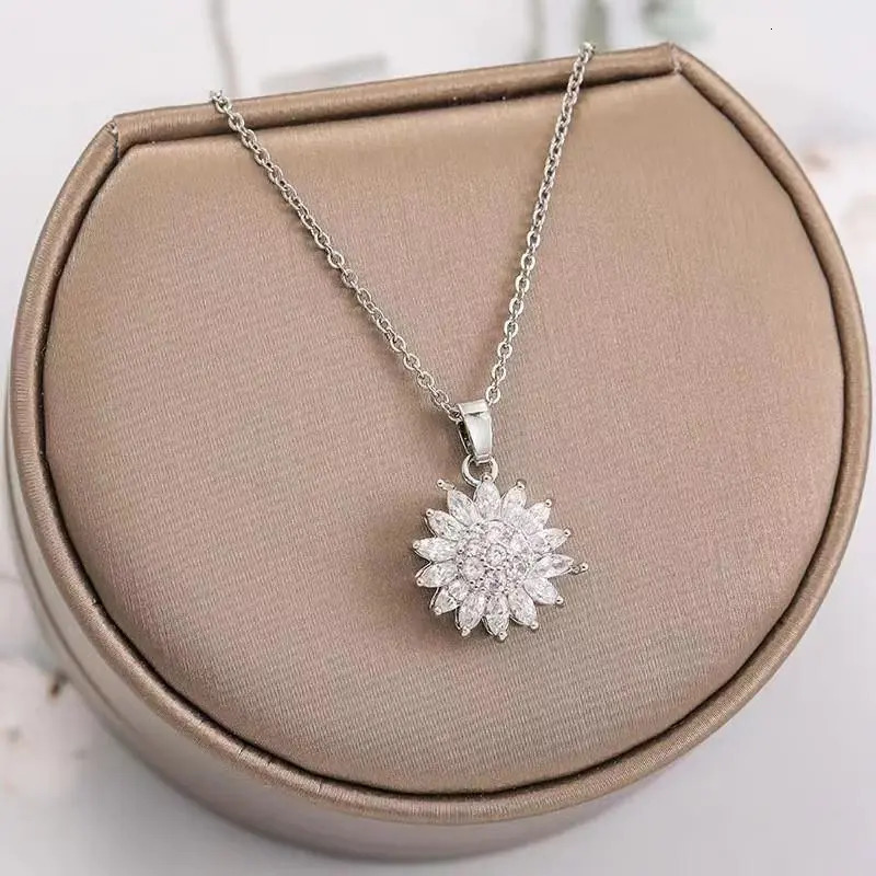 Chokers In Double layer Rotatable Sunflower Necklaces for Women Chain Choker Stainless Steel Jewelry Accessories Man Necklace Summer 231009