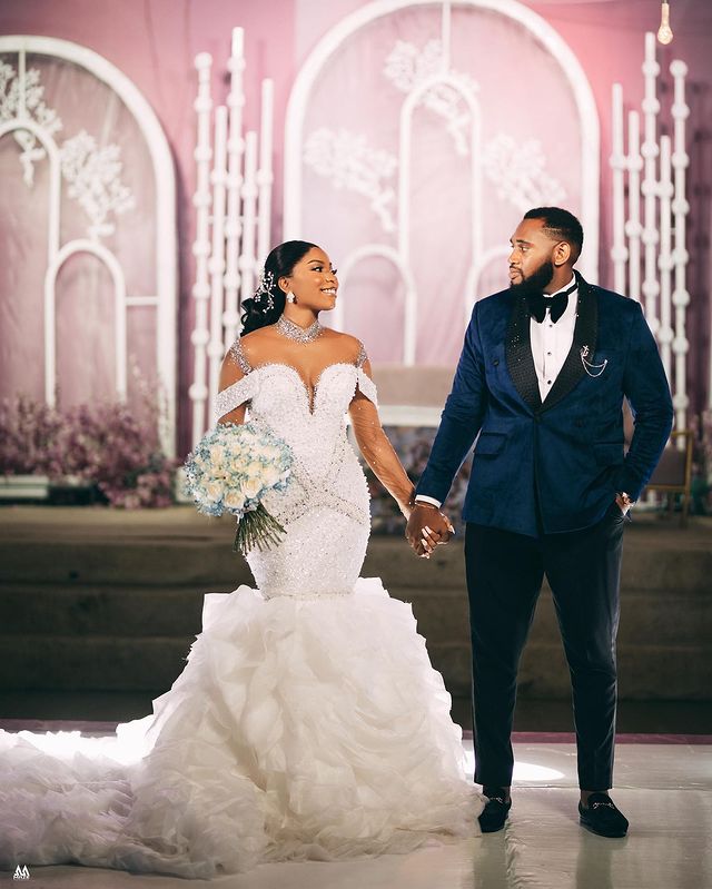 2023 Oct Arabic Aso Ebi Plus Size Luxurious Mermaid White Wedding Dress Beaded Crystals Bridal Gowns Dresses ZJ221
