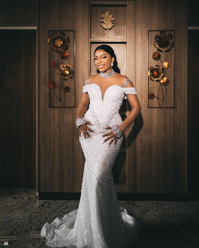 2023 Oct Arabic Aso Ebi Plus Size Luxurious Mermaid White Wedding Dress Beaded Crystals Bridal Gowns Dresses ZJ221