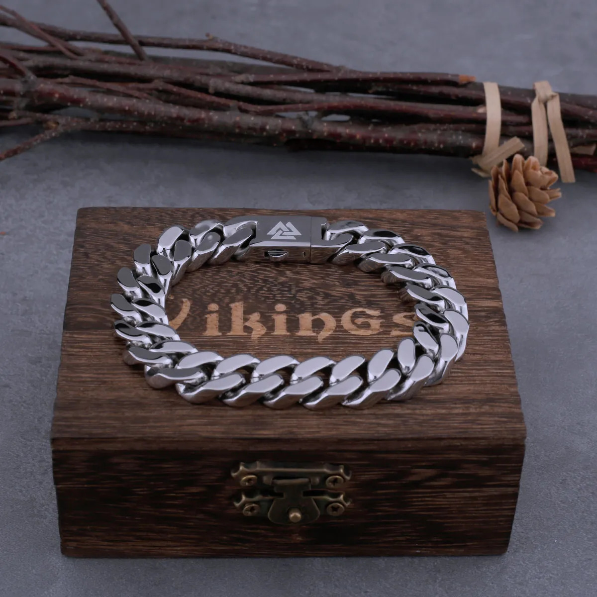 Charm Bracelets Viking Cast Cuban Chain Men's Bracelet Stainless Steel Fine Polished Chain Four Sides Cut Boyfriend Gift Wholesale 231009