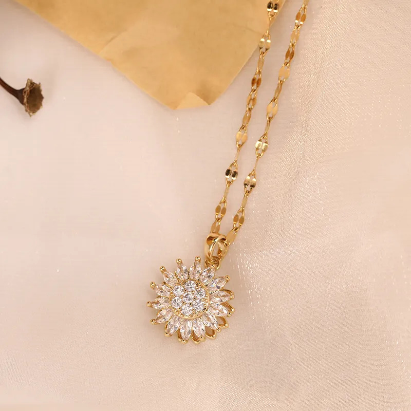 Chokers In Double layer Rotatable Sunflower Necklaces for Women Chain Choker Stainless Steel Jewelry Accessories Man Necklace Summer 231009