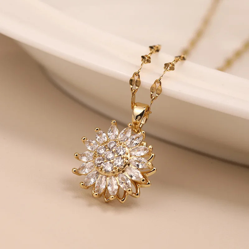 Chokers In Double layer Rotatable Sunflower Necklaces for Women Chain Choker Stainless Steel Jewelry Accessories Man Necklace Summer 231009