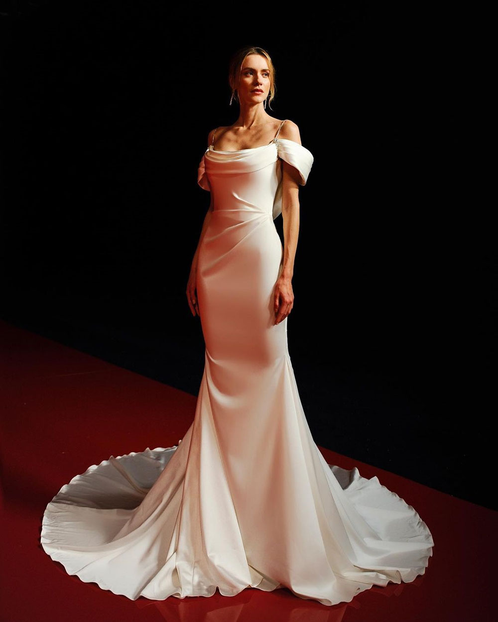 Crystal Off the Shoulder Wedding Bridal Dresses Cowl Neck Mermaid Wedding Gowns Pleat Satin Women Robe De Mairee