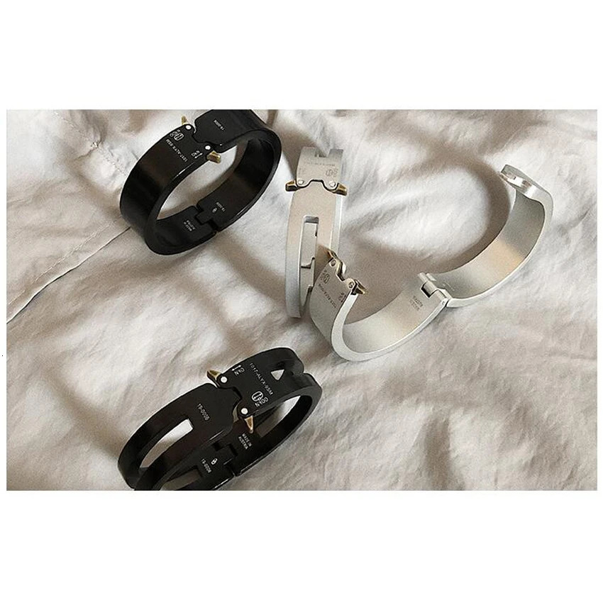 Charm Bracelets Alyx Bracelet TTitanium alloy 1 1 High Quality Version Track Men Women ALYX Cuff Bracelet 1017 ALYX 9SM 19-0007 231009