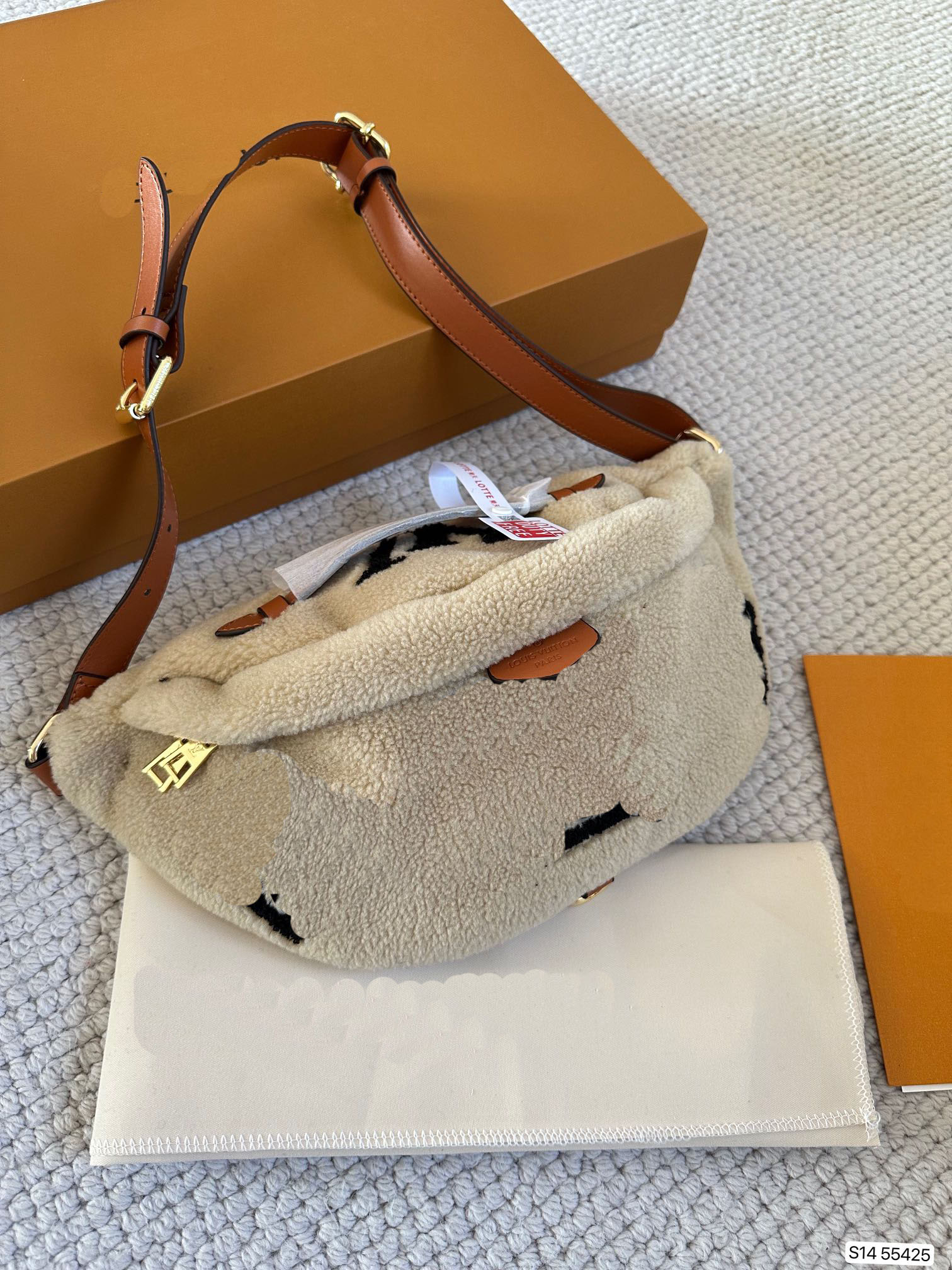 Designer Women's Lamb Wool Fashion Classic Men's Multifunctional Large Capacity Waistpack Trendy bag