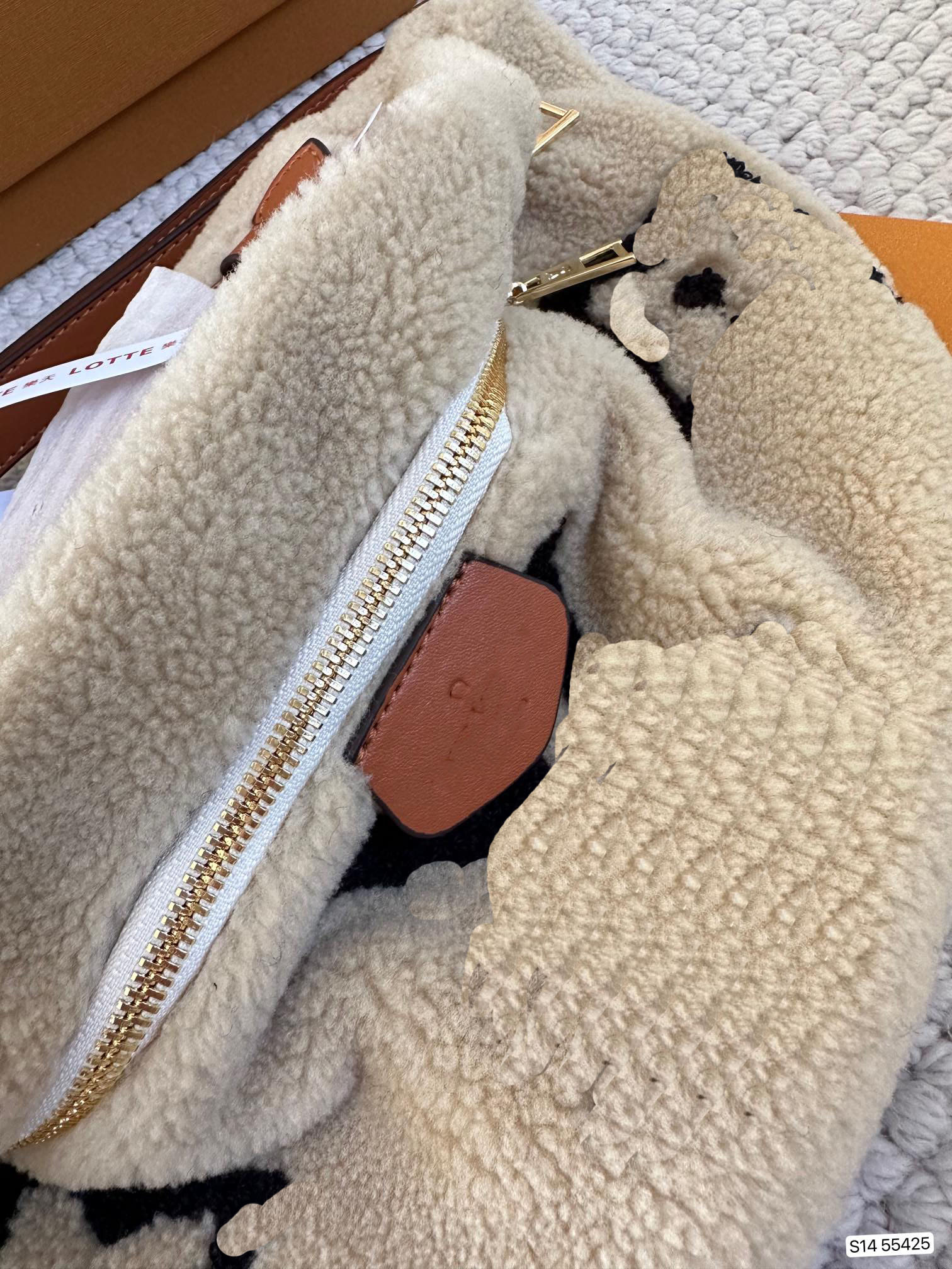 Designer Women's Lamb Wool Fashion Classic Men's Multifunctional Large Capacity Waistpack Trendy bag