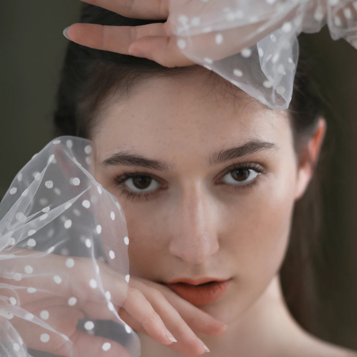 Five Fingers Gloves WG053 Elegant Wedding Bridal White Long Sleevelet Soft Dots Tulle Ruffled Brides Bridesmaid Glove Marriage Accessories 231010