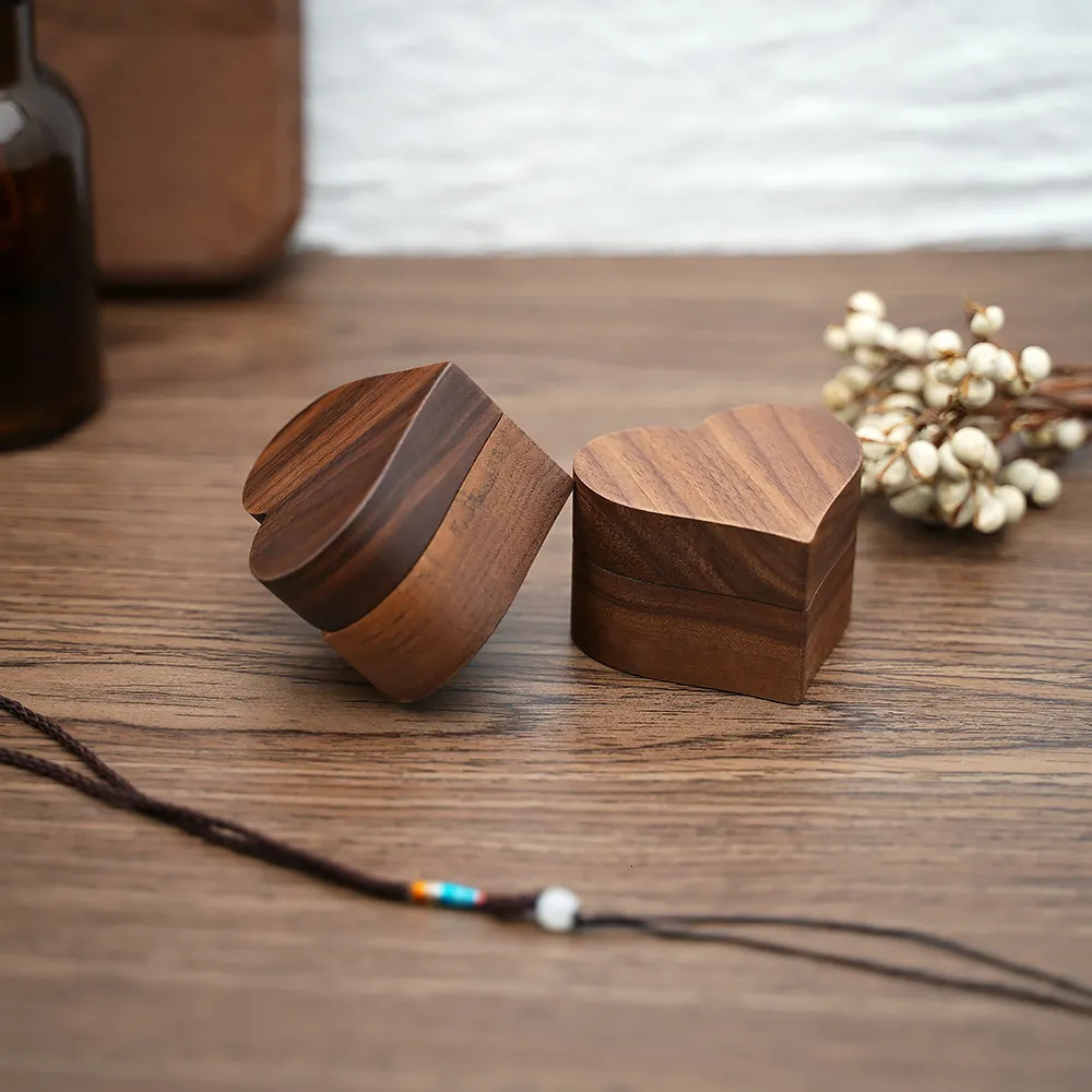 Jewelry Boxes ring box for wedding ceremony Vintage Walnut Wood Box Engagement Ring Storage Proposal Portable Holder Rustic Wedding 231011
