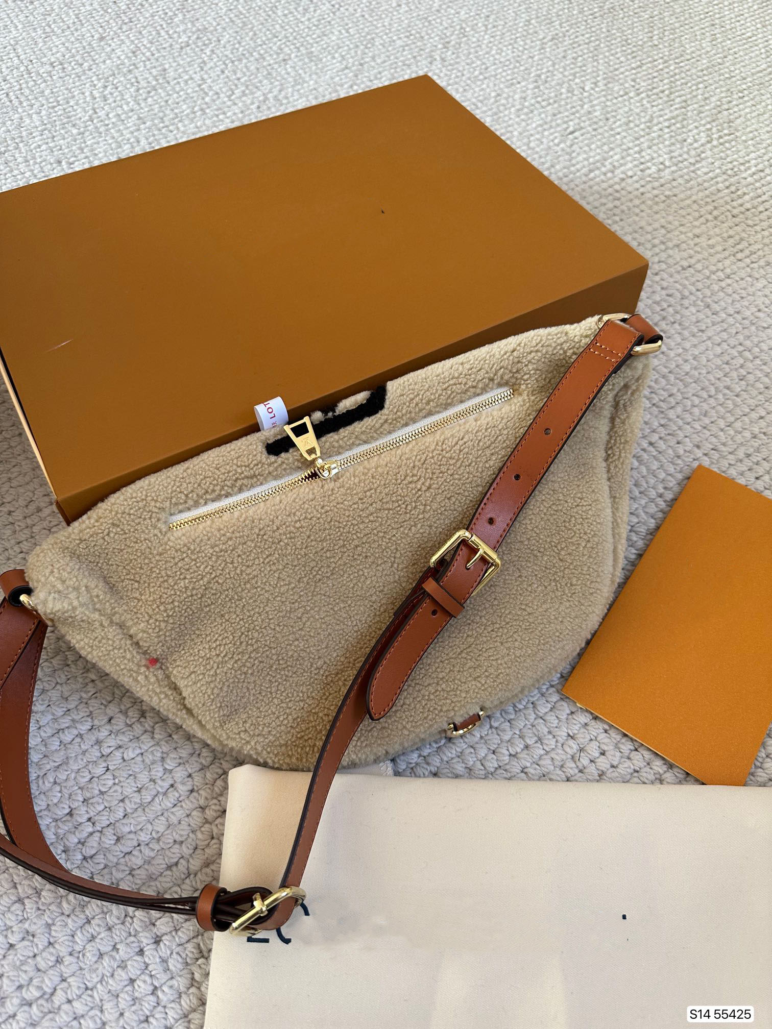 Designer Women's Lamb Wool Fashion Classic Men's Multifunctional Large Capacity Waistpack Trendy bag