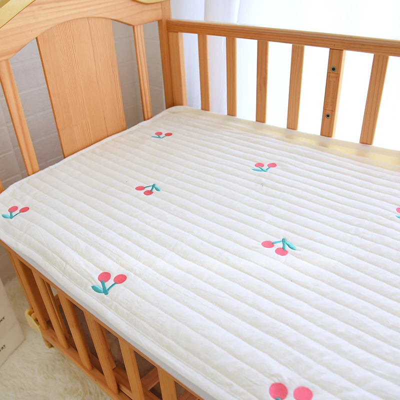 Bedding Sets Baby Cot Quilted Sheet Cherry Bear Embroidered Infant Crib Bed Sheets Winter Cotton Linen for Thicken Cover 231010