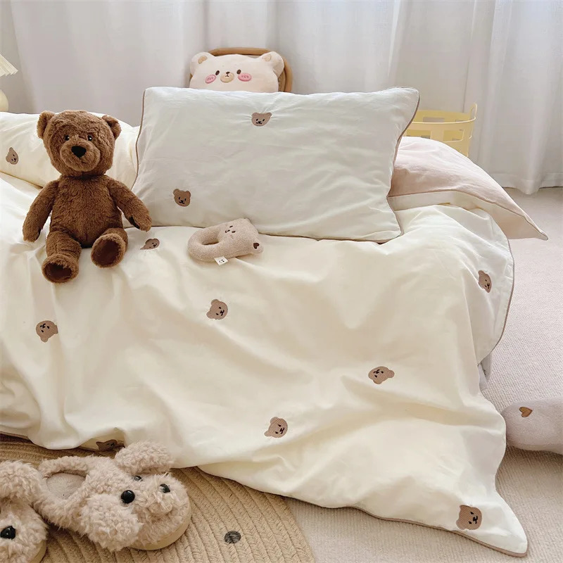 Bedding Sets 3PCS Baby Boys Set Bear Embroidered Cot Crib Cotton Korean Duvet Cover SheetPillowcase 231010