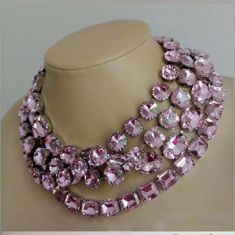 Chokers Pink Color Shiny Glass Crystal Inlaid Short Necklace Ladies Party Simple Ball Fashion Charms Lock Bone Chain Jewelry 231010