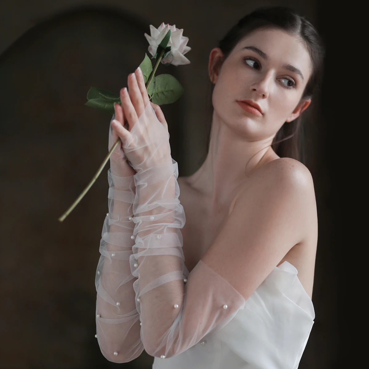 Five Fingers Gloves WG052 Exquisite Wedding Fingerless Long Tulle Pearls Brides Bridesmaid Sleevelet Women Marriage Accessories 231010