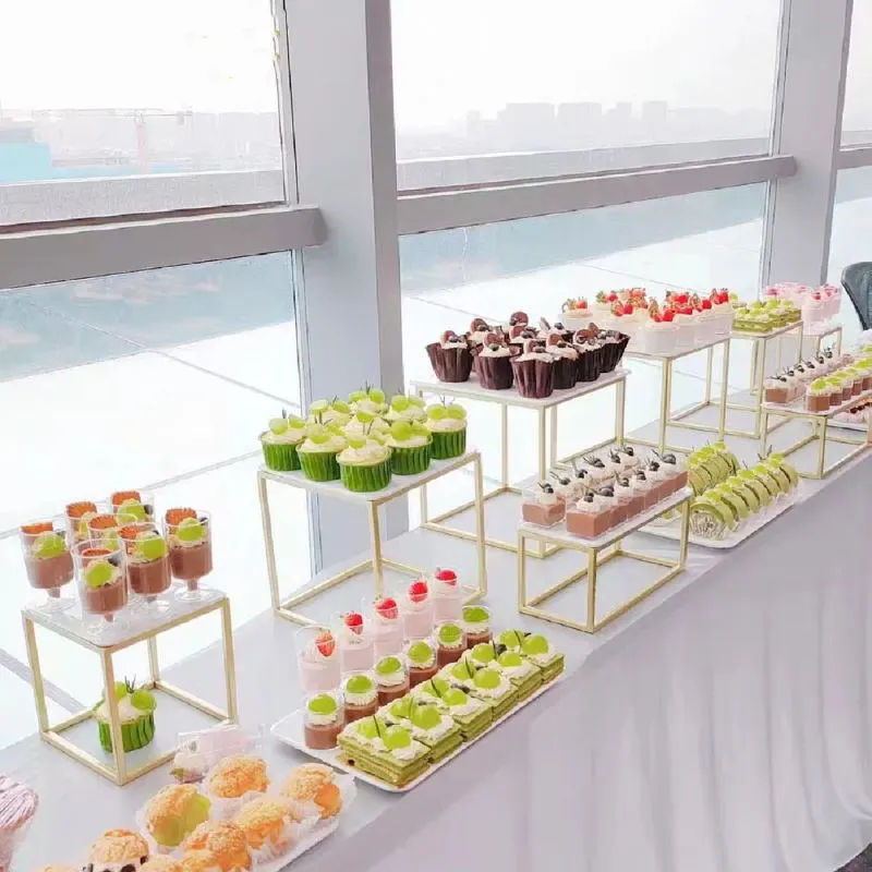 16PCS Shiny Gold Cake Stand With White Trays Buffet Plates Candy Decoration Holder Wedding Table Centerpieces Dessert Holder Pastry Cookie bread food 