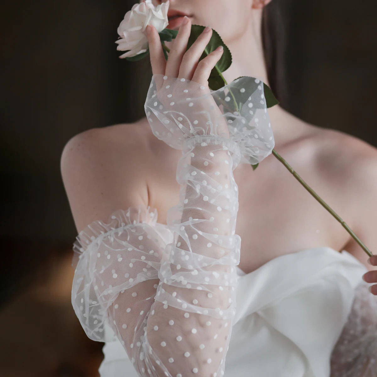 Five Fingers Gloves WG053 Elegant Wedding Bridal White Long Sleevelet Soft Dots Tulle Ruffled Brides Bridesmaid Glove Marriage Accessories 231010