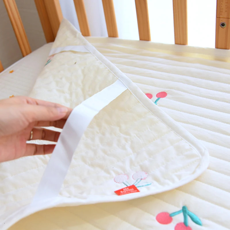 Bedding Sets Baby Cot Quilted Sheet Cherry Bear Embroidered Infant Crib Bed Sheets Winter Cotton Linen for Thicken Cover 231010