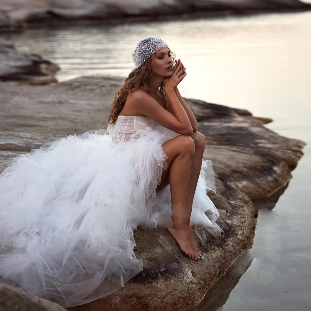 Beaded Strapless Wedding Dresses A Line Boho Tiered Ruffles Tulle Bridal Gown Lace Appliques Beach Robe De