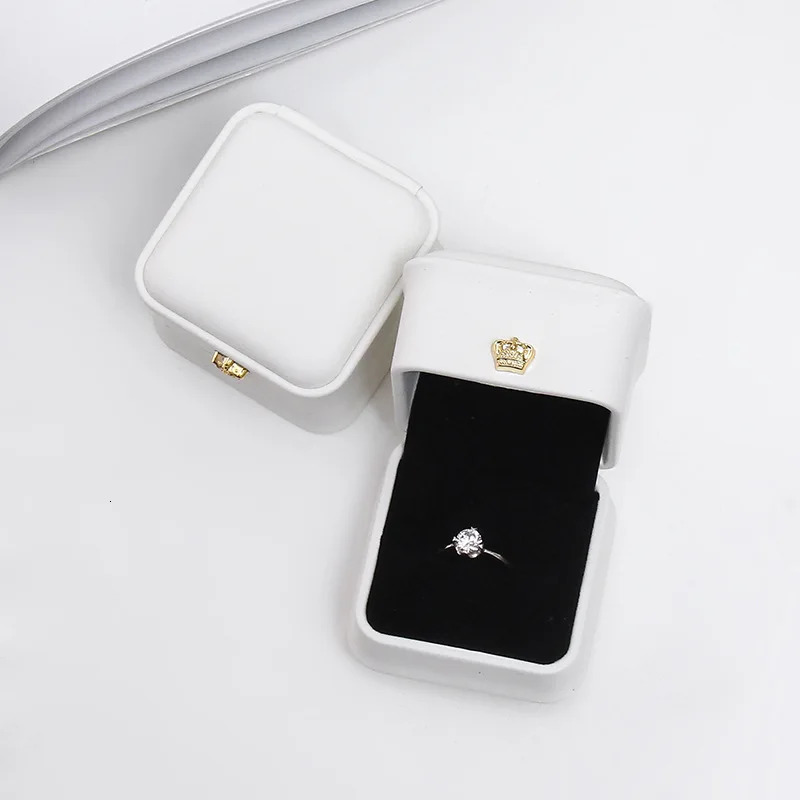 Jewelry Boxes 1Pcs Fashion ring jewelry box 5 8x5 8x4 5cm rose gold navy blue green white Pu crown buckle wedding gift 231011