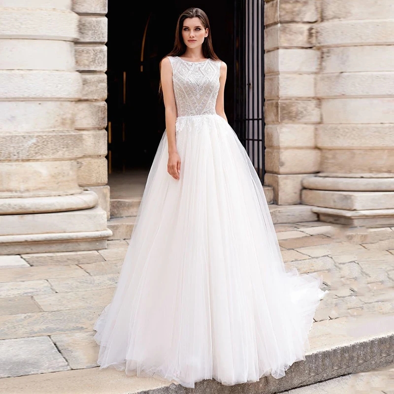 Scoop A-Line Wedding Dresses Sleeveless Appliques Sequined Tulle Sweep Train Elegant Princess Long Bridal Gown For Women