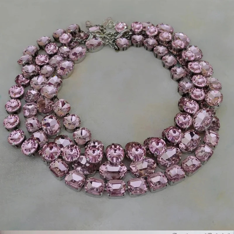 Chokers Pink Color Shiny Glass Crystal Inlaid Short Necklace Ladies Party Simple Ball Fashion Charms Lock Bone Chain Jewelry 231010