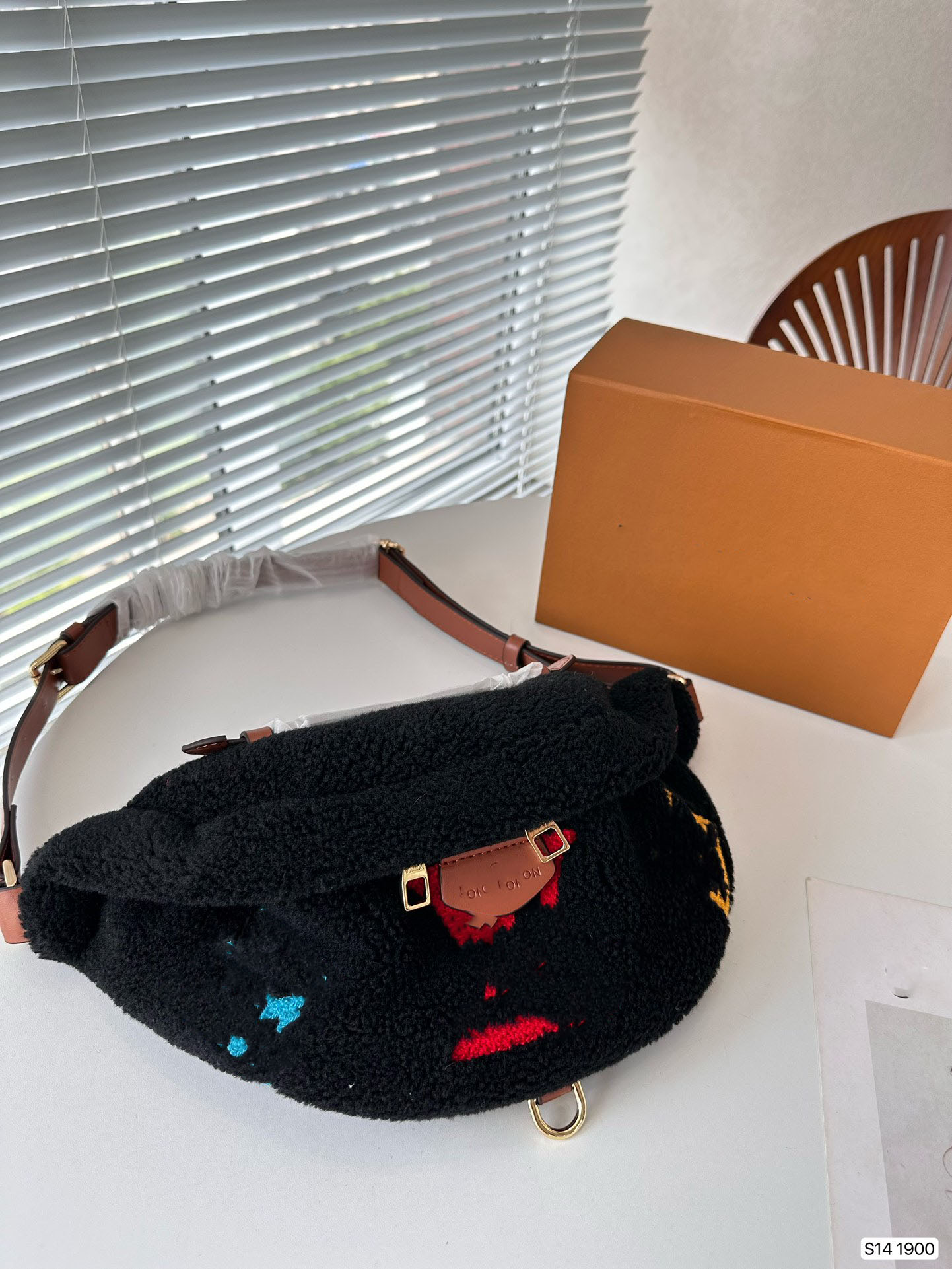 Designer Women's Lamb Wool Fashion Classic Men's Multifunctional Large Capacity Waistpack Trendy bag