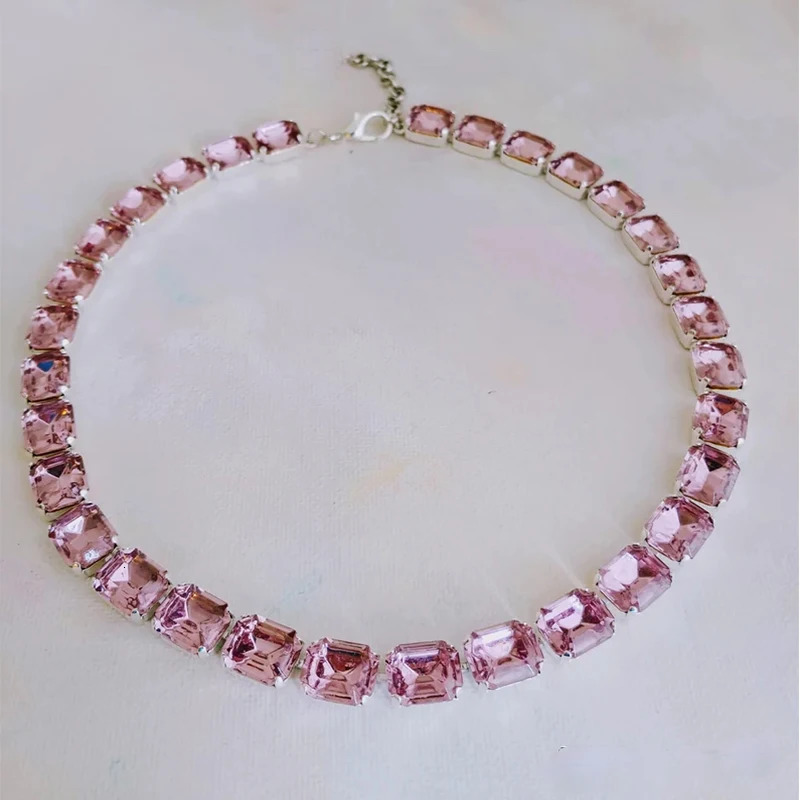 Chokers Pink Color Shiny Glass Crystal Inlaid Short Necklace Ladies Party Simple Ball Fashion Charms Lock Bone Chain Jewelry 231010