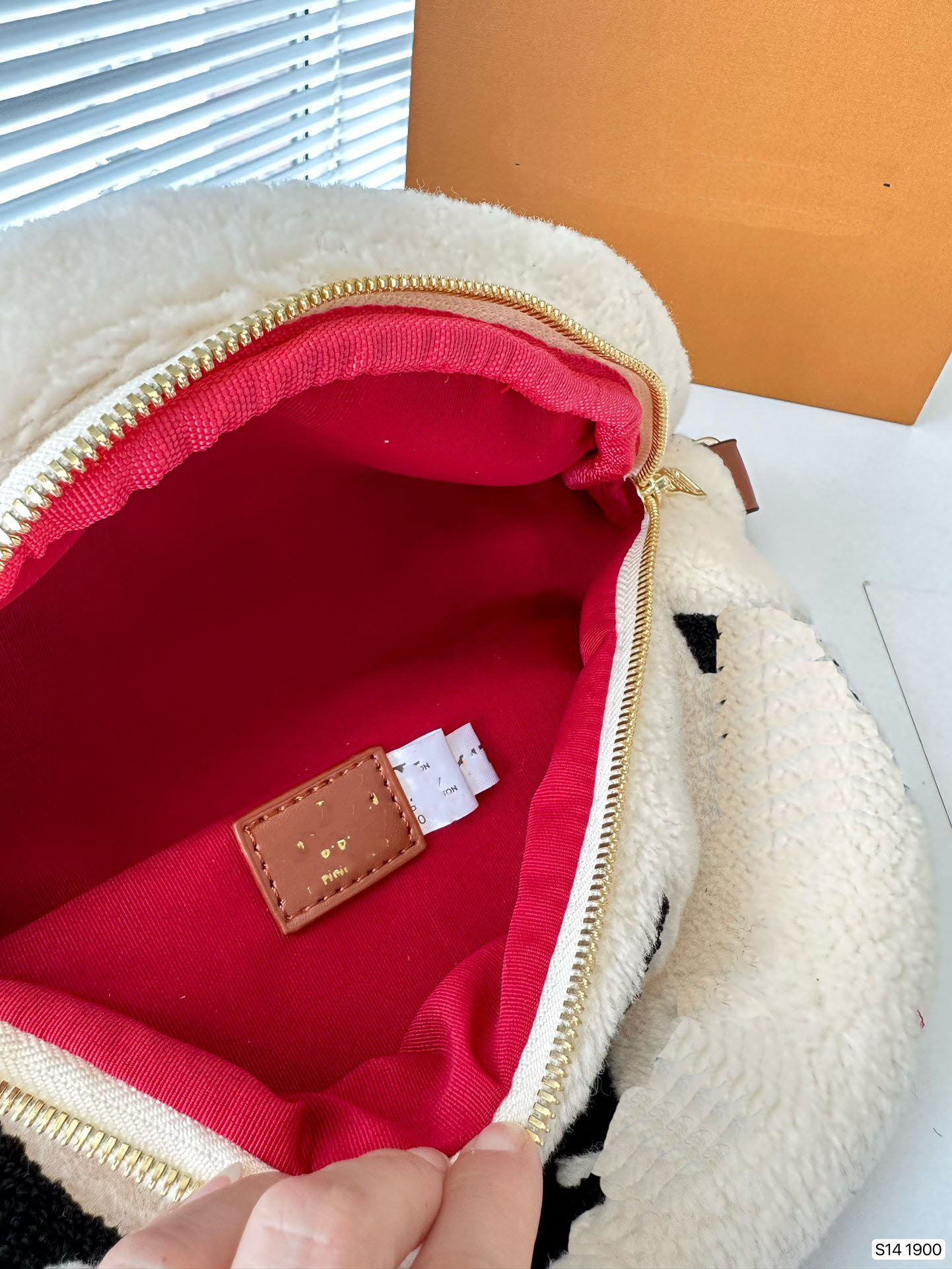 Designer Women's Lamb Wool Fashion Classic Men's Multifunctional Large Capacity Waistpack Trendy bag