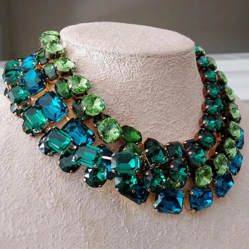 Chokers Spring Style Green Crystal Big Bib Necklace Fashion Statement Round Oval Square Glass Chain Jewelry Exaggerated 231010
