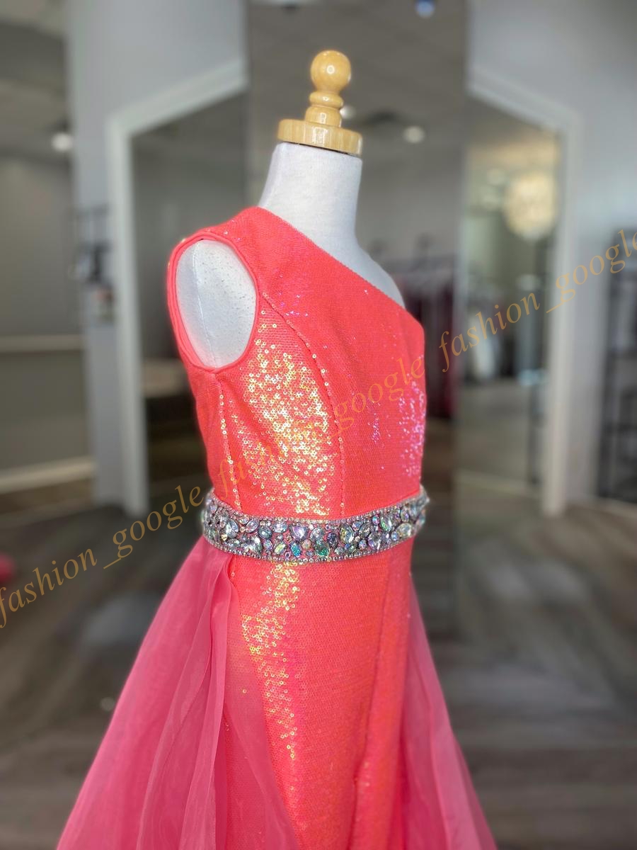 Little Girl Pageant Jumpsuit Dress 2024 Crystal Organza Overskirt One-Shoulder Kid Fun Fashion Runway Romper Party Gown Toddler Teen Preteen Miss Bell
